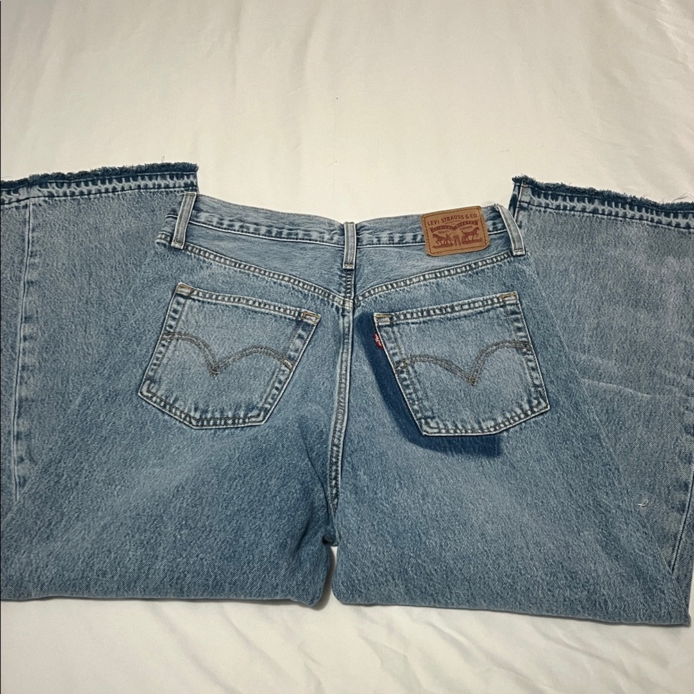 Levi’s Distressed Ribcage Straight Ankle Jeans - Picture 2 of 7